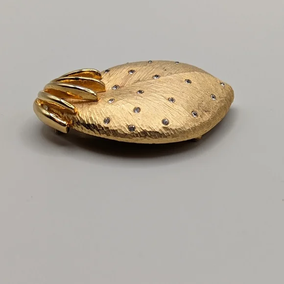 Vintage Florentine Finish Crystal Studded Strawberry Brooch - Picture 6 of 8